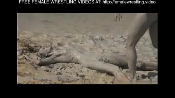 Novo Girls wrestling in the mud mojih filmih