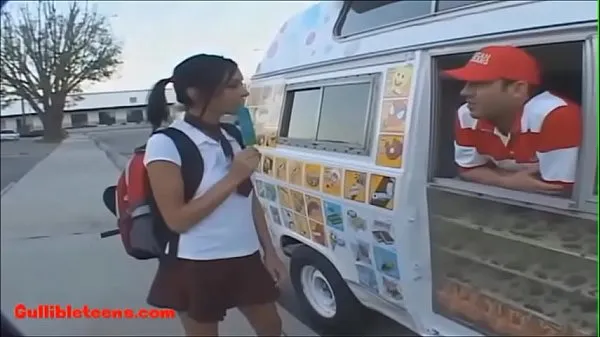 Uusi icecream truck blond short haired teen fucked eats cumcandy elokuvani