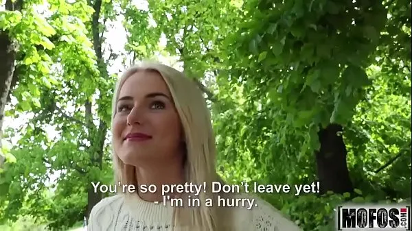 Baru Blonde Hottie Fucks Outdoors video starring Aisha Filem saya