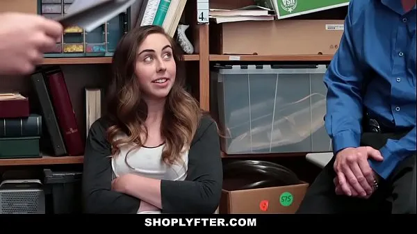 Uusi Shoplyfter - Naughty Teen (Lexi Lovell) Takes Two Cocks elokuvani