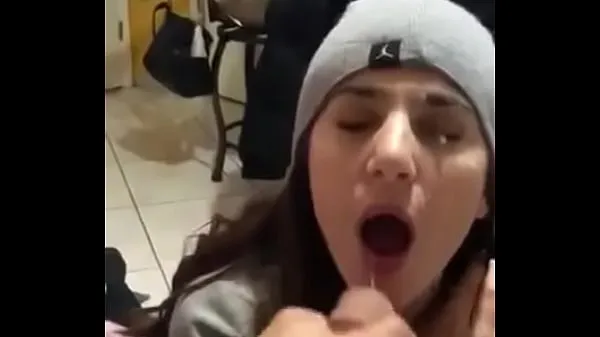 Nowe she sucks it off and they cum on her face moich filmach