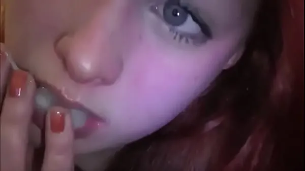 मेरी फिल्मों Married redhead playing with cum in her mouth नया