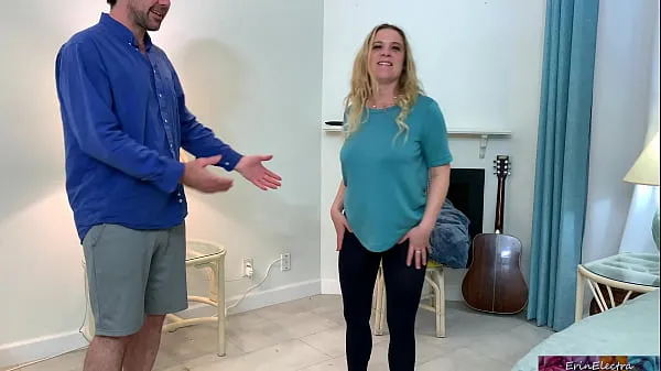 Baru Stepson helps stepmom make an exercise video - Erin Electra Filem saya