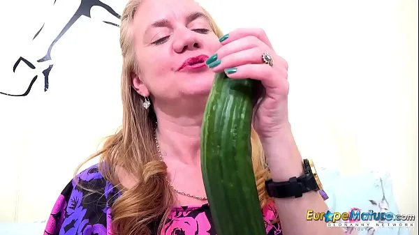 Mới EuropeMaturE One Mature Her Cucumber and Her Toy Phim của tôi