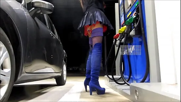 جديد Crossdresser Mini Skirt in Public --Gas station أفلامي