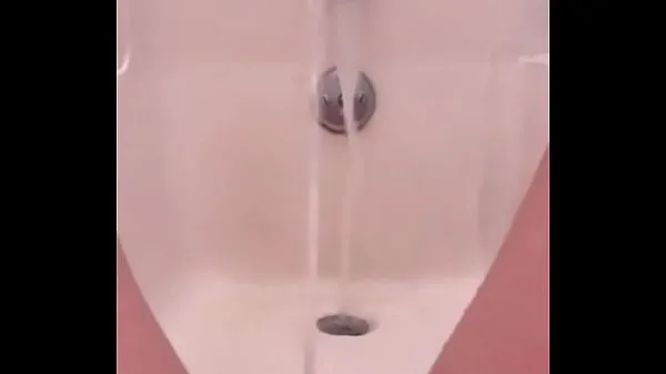 Baru 18 yo pissing fountain in the bath Film saya