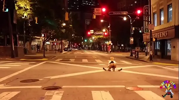 내 영화가 새로 Clown gets dick sucked in middle of the street