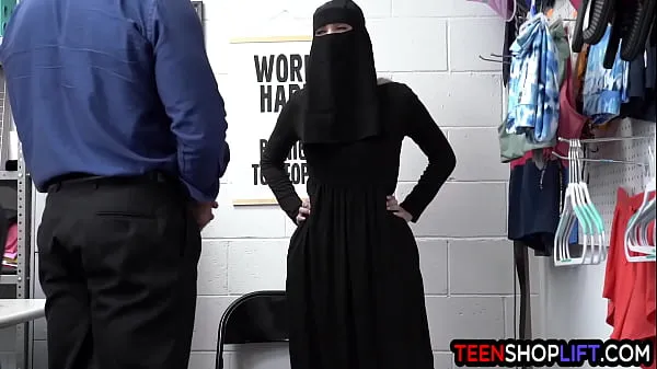 Nieuw Muslim teen thief Delilah Day exposed and exploited after stealing mijn films