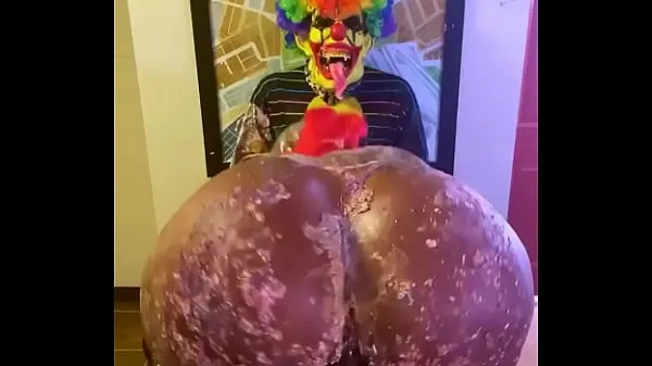 Nové Victoria Cakes give Gibby The Clown a great birthday present mých filmech