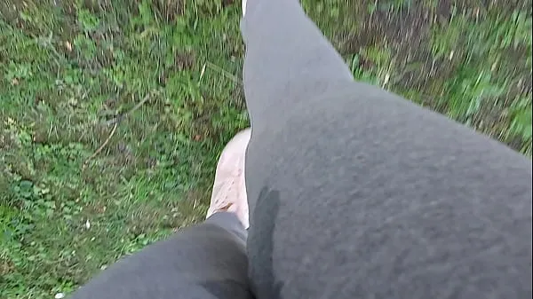 Baru In a public park your stepsister can't hold back and pisses herself completely, wetting her leggings Film saya