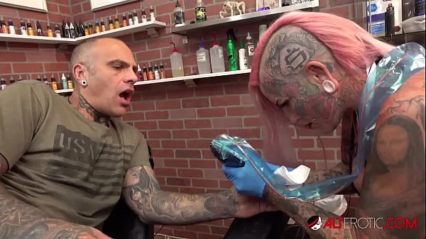 Uusi Big titty Evilyn Ink tattoos Sascha then gets fucked elokuvani