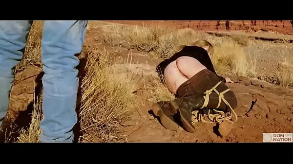 Nytt Big-ass blonde gets her asshole whipped, then gets rough anal sex in dirt and piss -- a real BDSM session outdoors in the Western USA with Rebel Rhyder filmene mine