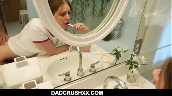 Novo Step Daughter Brushing Teeth Fuck mojih filmih
