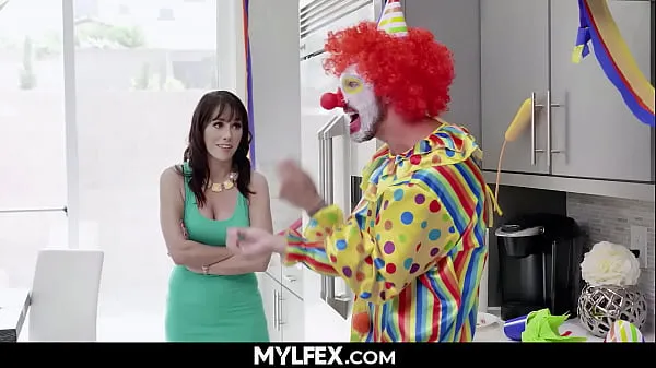 Nya Clown had to Reimburse the Angry Housewife - Alana Cruise mina filmer