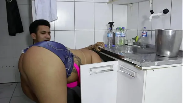 Baru The cocky plumber stuck the pipe in the ass of the naughty rabetão. Victoria Dias and Mr Rola Film saya