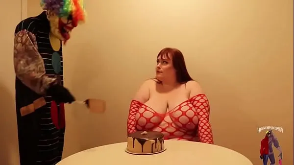 내 영화가 새로 Asstyn Martyn gets fucked super hard by gibby the clown with a face full of cake