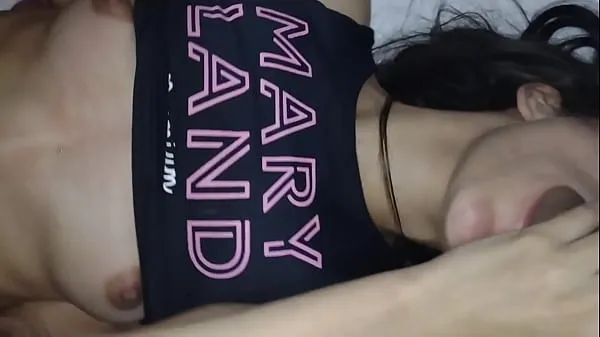 Mới Novinha goes out with 3 guys and fucks without a condom and lets cum in her pussy and mouth (without her husband Phim của tôi