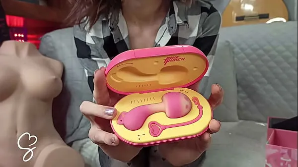 मेरी फिल्मों Skinny Sarah get amazing cute new sex toy from PinkPunch नया