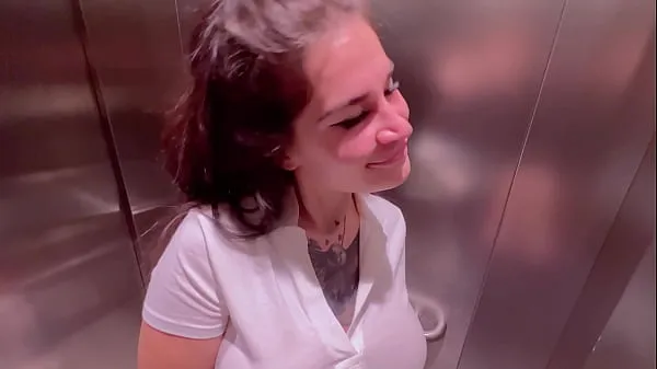 Novo Beautiful girl Instagram blogger sucks in the elevator of the store and gets a facial mojih filmih