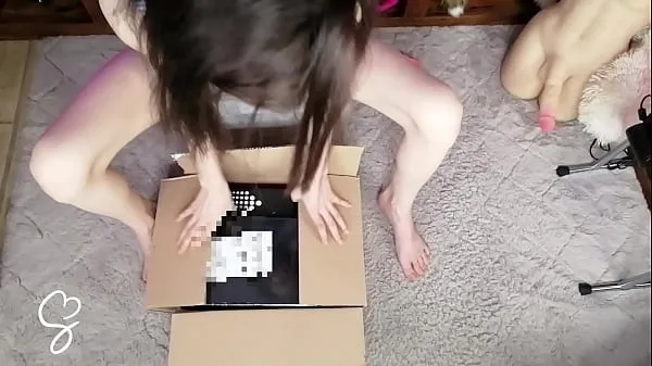 私の映画Camgirl Sarah Unpacking Mystery Cardboard Box with Sex Toys vol1新しい
