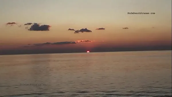 내 영화가 새로 Russian couples fuck by the sea at sunset