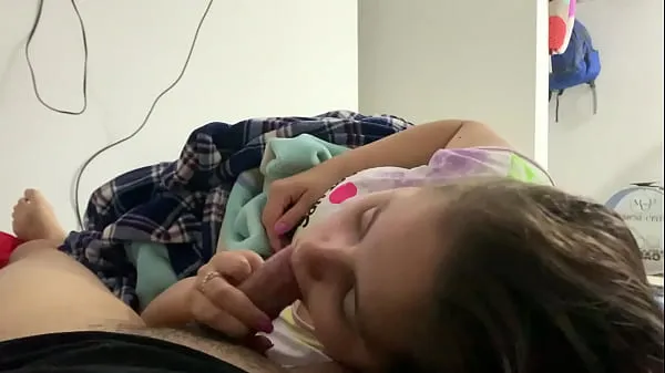 Nytt My little stepdaughter plays with my cock in her mouth while we watch a movie (She doesn't know I recorded it filmene mine
