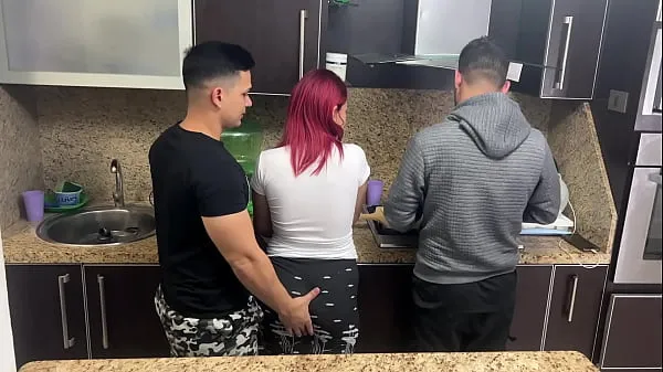 Nové Wife and Husband Cooking but his Friend Gropes his Wife Next to her Cuckold Husband NTR Netorare mých filmech