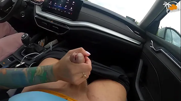 Nieuw Wife gives amazing handjob while driving a car mijn films
