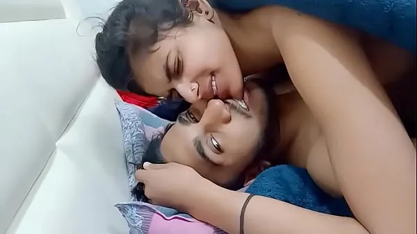 Novo Desi Indian cute girl sex and kissing in morning when alone at home mojih filmih