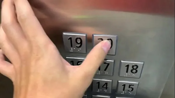 Nouveau Sexe en public, dans l'ascenseur avec un inconnu et ils nous surprennent mes films
