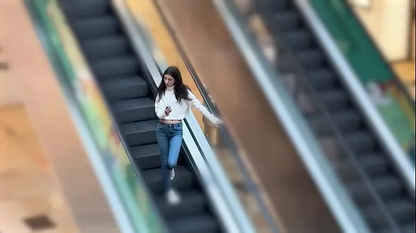 Νέα Katty WETTING jeans and pee in the Shopping mall ταινίες μου