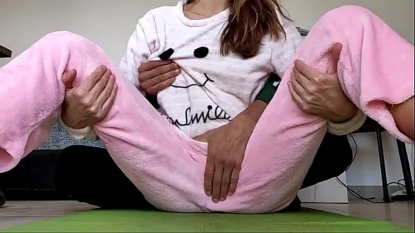 내 영화가 새로 asian amateur real homemade teasing pussy and small tits fetish in pajamas