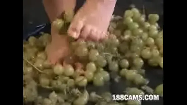 Nové FF24 BBW crushes grapes part 2 mých filmech