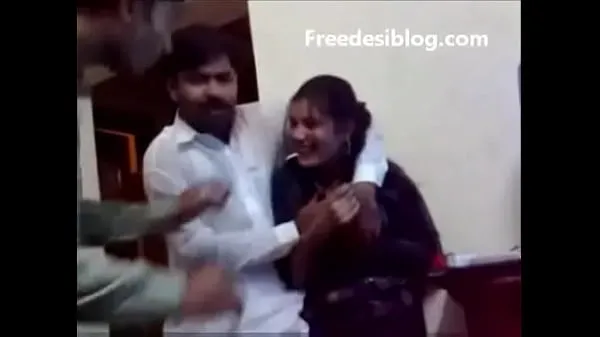 Uusi Pakistani Desi girl and boy enjoy in hostel room elokuvani